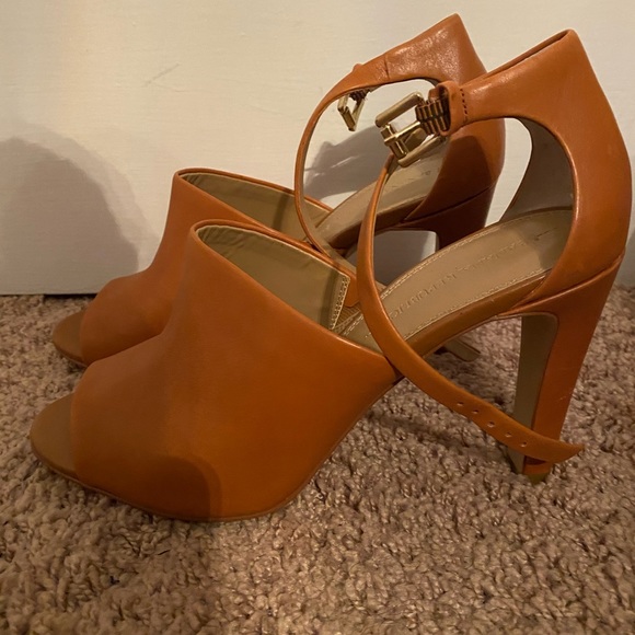 Banana Republic open toe heels - Picture 3 of 3